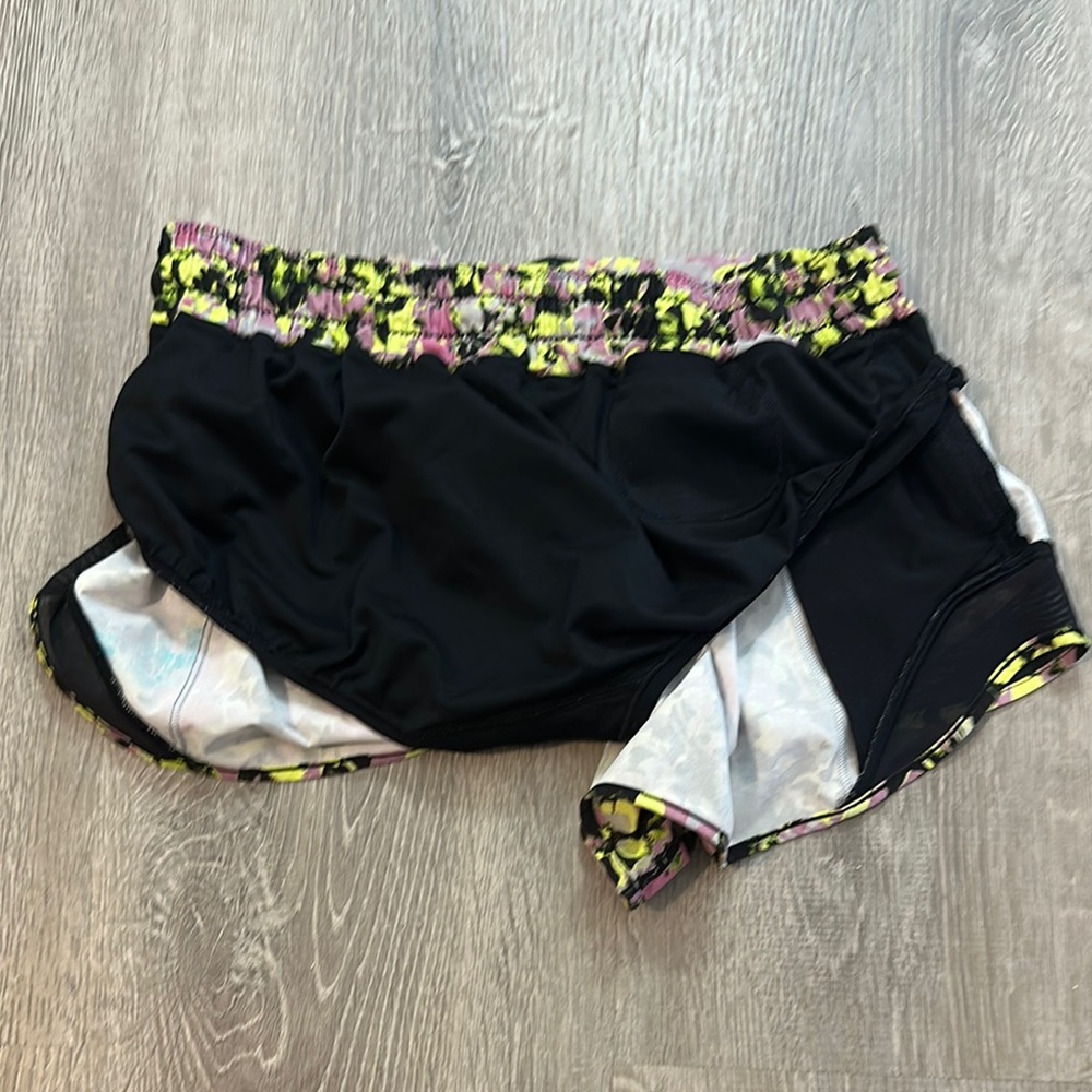 Lululemon Hotty Hot Sz 8 Women's Multicolor Athletic Workout Gym Run Yoga Shorts - Picture 10 of 12